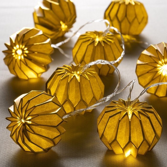 Гирлянда «Нить» 2 м с насадками «Серый фонарик», IP20, прозрачная нить, 10 LED, батарейки AAх2 (нет в комплекте), свечение тёплое белое Гирлянда «Нить» 2 м с насадками «Серый фонарик», IP20, прозрачная нить, 10 LED, батарейки AAх2 (нет в комплекте), свечение тёплое белое