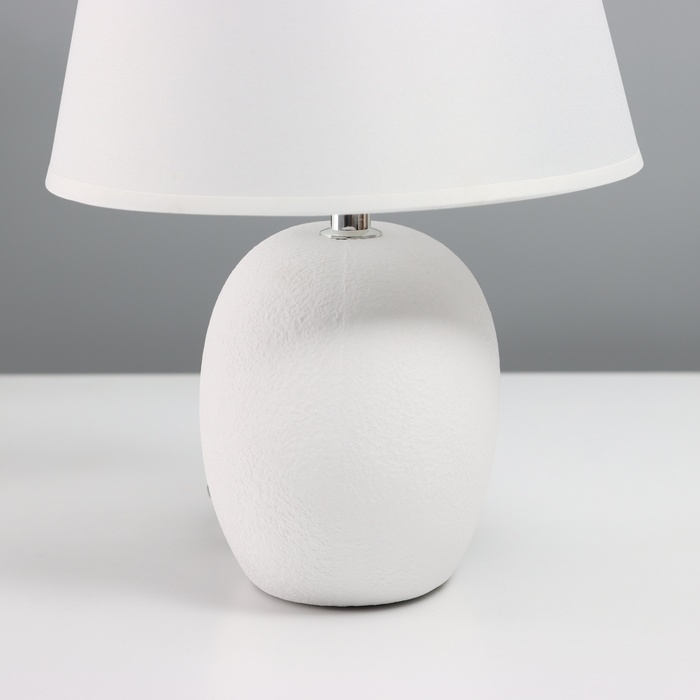 Лампа настольная Лампа настольная "Ильфо" 1х40Вт Е14 белая19,5х19,5х33см