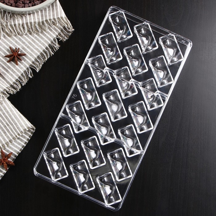 Форма для конфет и шоколада KONFINETTA «Плетёный батон», 27,5×17,5×2,5 см, 21 ячейка 3,5×1,5×1,5 см, цвет прозрачный Форма для конфет и шоколада KONFINETTA «Плетёный батон», 27,5×17,5×2,5 см, 21 ячейка 3,5×1,5×1,5 см, цвет прозрачный