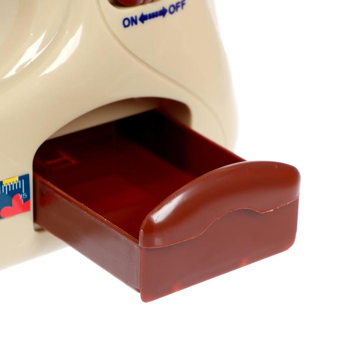 Швейная машинка «Хозяюшка», свет Швейная машинка «Хозяюшка», свет