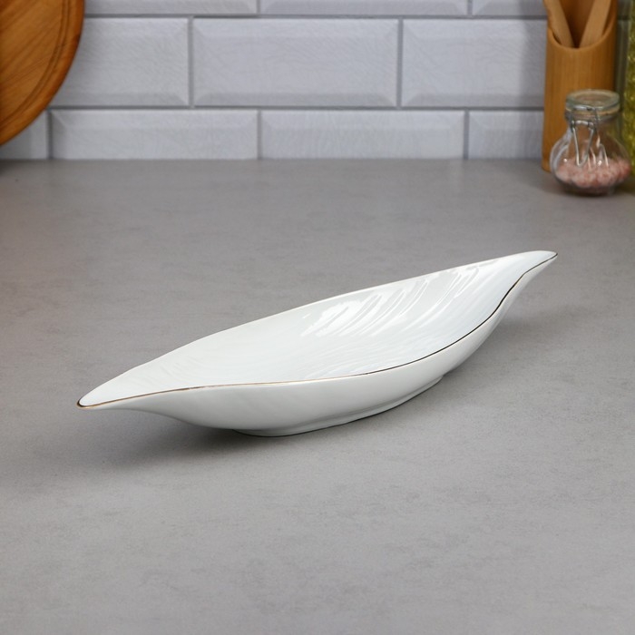 Салатник «Лодочка», 600 мл, золотая обводка, фарфор, Иран Салатник «Лодочка», 600 мл, золотая обводка, фарфор, Иран