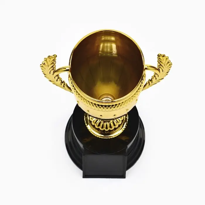 Кубок 179A, наградная фигура, золото, подставка пластик, 23 см