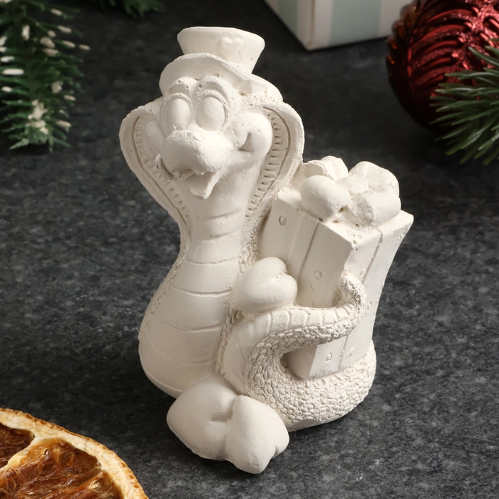 Новый год. Символ 2025. Фигура для раскраски  Новый год. Символ 2025. Фигура для раскраски "Змея с подарком" 6х4х4см