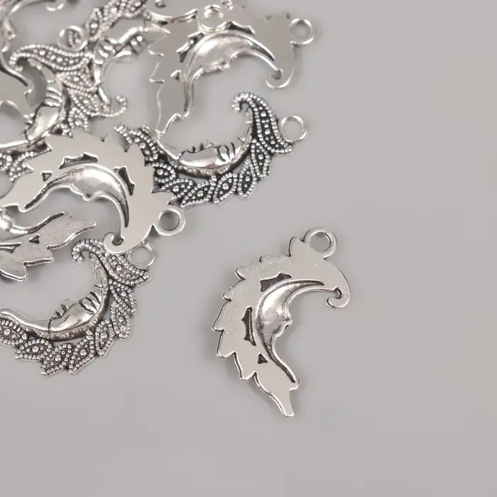 Металлический элемент, декоративная подвеска «Арт Узор. Узорчатый месяц», серебро, 2.6×1.5 см Металлический элемент, декоративная подвеска «Арт Узор. Узорчатый месяц», серебро, 2.6×1.5 см