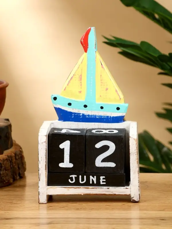 Календарь настольный Календарь настольный "Парусник" дерево 11х5х16 см, цв. жёлтый