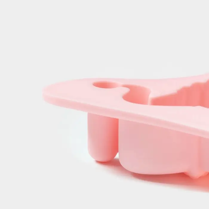 Форма для выпечки новогодняя Доляна &laquo;Новогоднее настроение&raquo;, силикон, 23&times;19&times;2.5 см, 6 ячеек, розовая