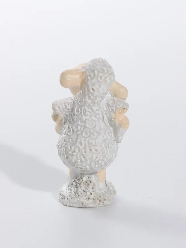 Фигурка полистоун &laquo;Овечка Бяша с подарком&raquo;, 2.5&times;2.5&times;4 см. МИКС
