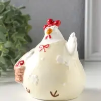 Сувенир керамика "Курочка-наседка в сливочном, с корзинкой цветов" 10,1х9,4х10,7 см