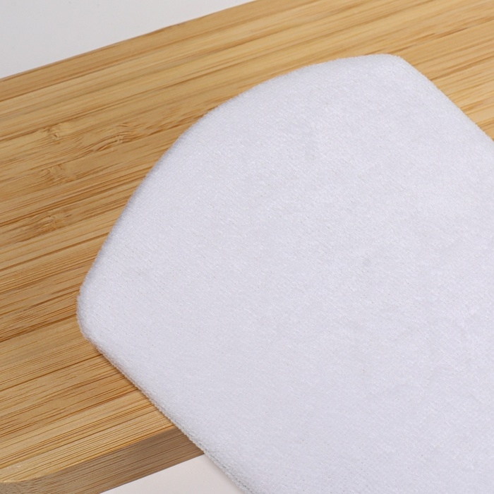 Варежка для умывания, 12,5 × 10 см, с подвесом, цвет белый/чёрный