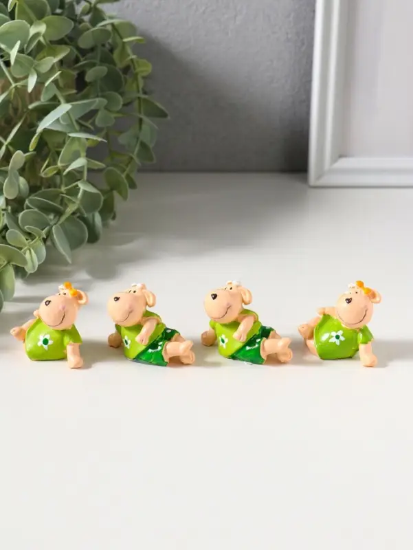Сувенир полистоун "Барашки в нарядах с ромашками" набор 4 шт 2х4,5х3 см
