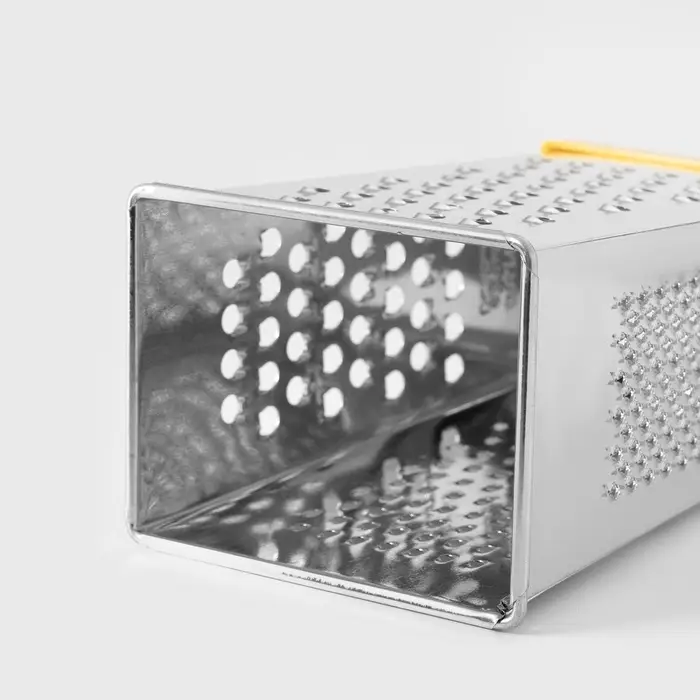 Тёрка с контейнером КВАРЦ &laquo;Комфорт&raquo;, 4 грани, 450 мл, 11&times;8.5&times;27 см, металл, МИКС