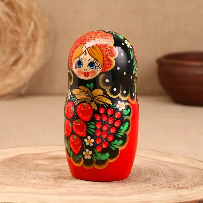 Матрёшка «Ягодка», черный платок, 7-кукольная, 22 см Матрёшка «Ягодка», черный платок, 7-кукольная, 22 см