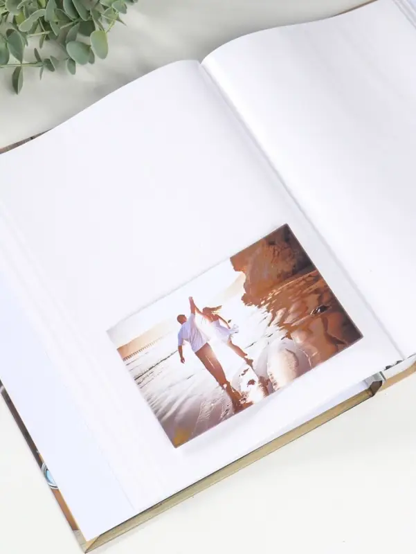 Фотоальбом на 200 фото 13х18 см "Медведь в шарфе, красные розы" в коробке 5,5х23,5х29,5 см   1096272