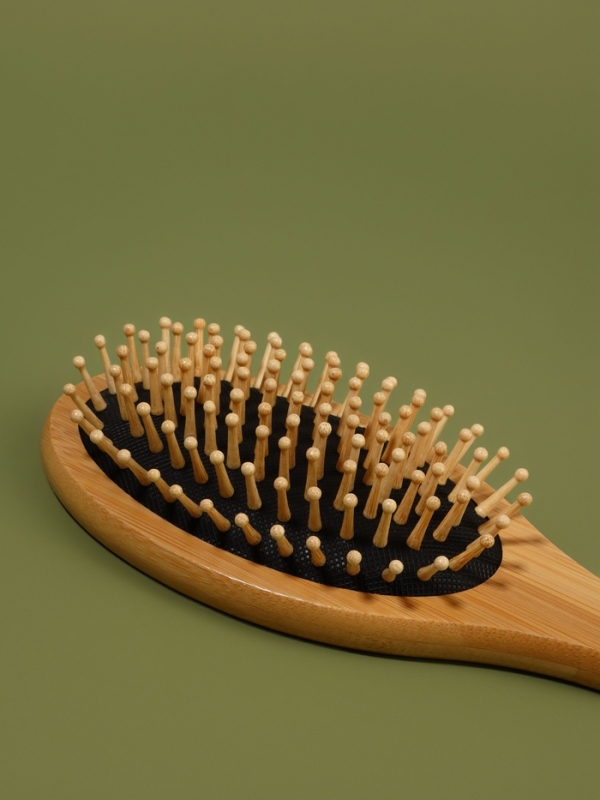 Расчёска массажная BAMBOO 24*8см бамбук/резина черн подвес/пакет QF