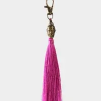Брелок-кисточка "Будда" 17 см, цв. фуксия, золотистый Брелок-кисточка "Будда" 17 см, цв. фуксия, золотистый