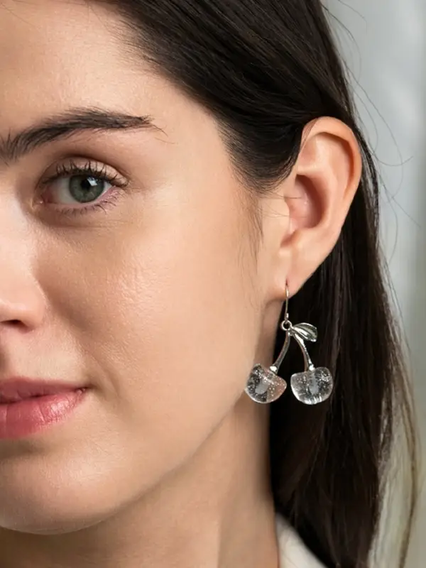 Серьги висячие &laquo;Вишенка&raquo;, прозрачные, белые в серебре