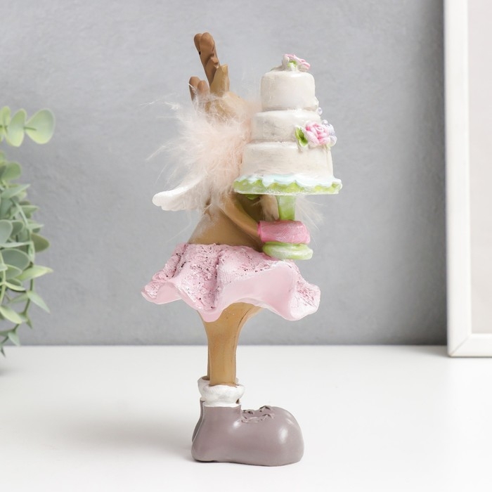 Сувенир полистоун Сувенир полистоун "Олениха в розовой юбочке с тортиком" 9,5х10х19,5 см