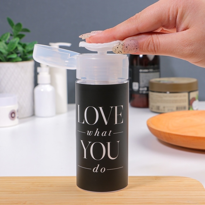Флакон с помпой «Love what you do», 150 мл, цвет чёрный/белый Флакон с помпой «Love what you do», 150 мл, цвет чёрный/белый