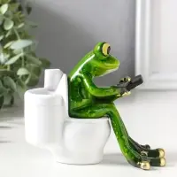 Фигурка полистоун лак &laquo;Лягушонок на унитазе с телефоном&raquo;, 12.5&times;8&times;11 см