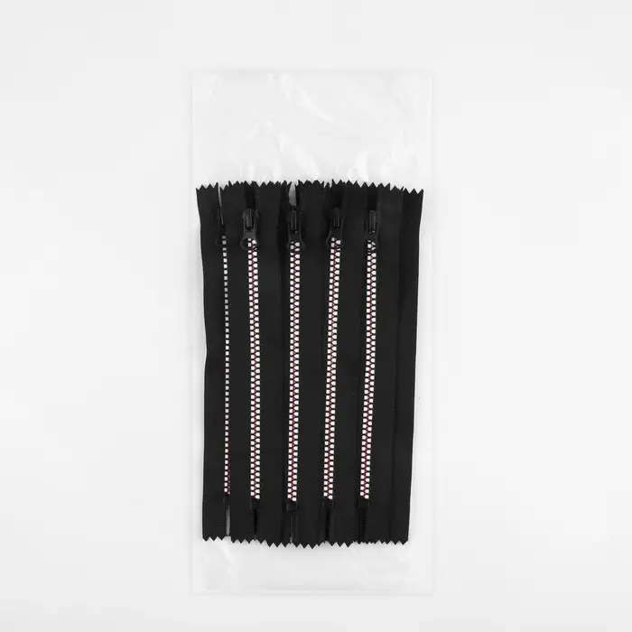 Молния «Трактор», №5, неразъёмная, замок автомат, 18 см, чёрная, белая, красная Молния «Трактор», №5, неразъёмная, замок автомат, 18 см, чёрная, белая, красная