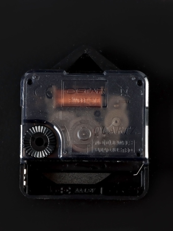 Часы настенные интерьерные «Компас», плавный ход, d-40 см, черные