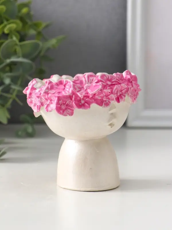 Подсвечник для тонкой свечи «Девочка в венке малая», 7.5×9×8 см, перламутр