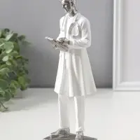 Сувенир полистоун "Мужчина-доктор в белом халате с медицинской картой" 25,5 см