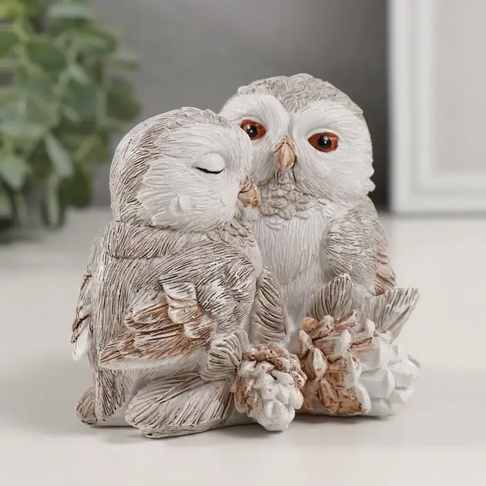 Сувенир полистоун  Сувенир полистоун "Нежные совушки с букетом шишек" 11,5х9,5х9 см