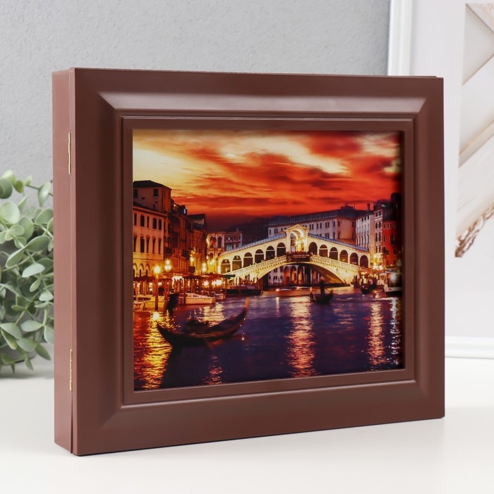 Ключница закрытая Ключница закрытая "Мост" 26,5х31,5 см Орех