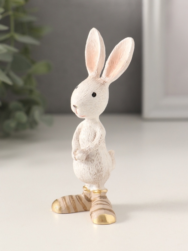 Сувенир полистоун Сувенир полистоун "Белый зайка в полосатых носках" 5х3,5х11 см