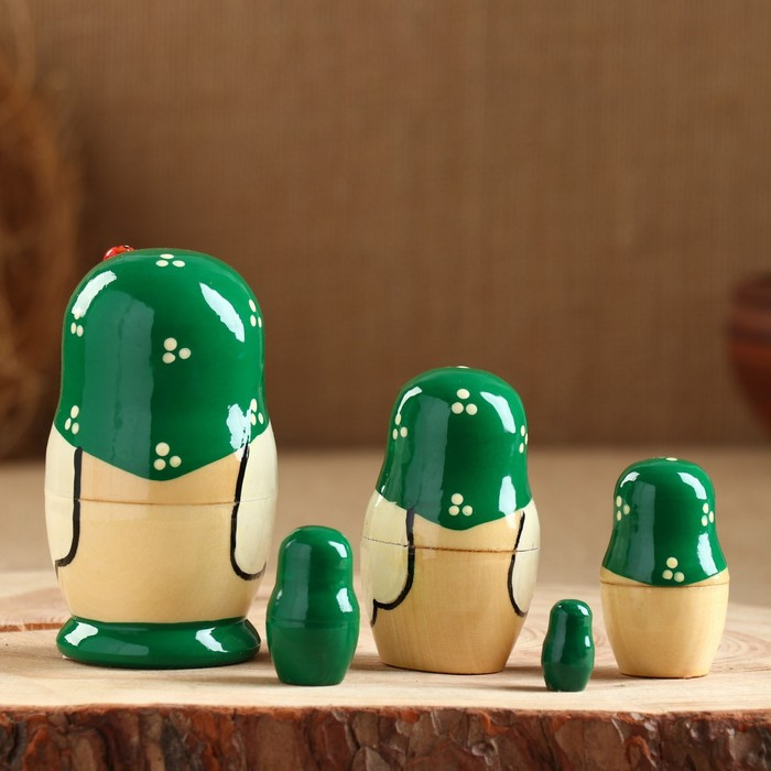 Матрёшка «Божья коровка», зелёное платье, 5 кукольная, 10-12 см Матрёшка «Божья коровка», зелёное платье, 5 кукольная, 10-12 см