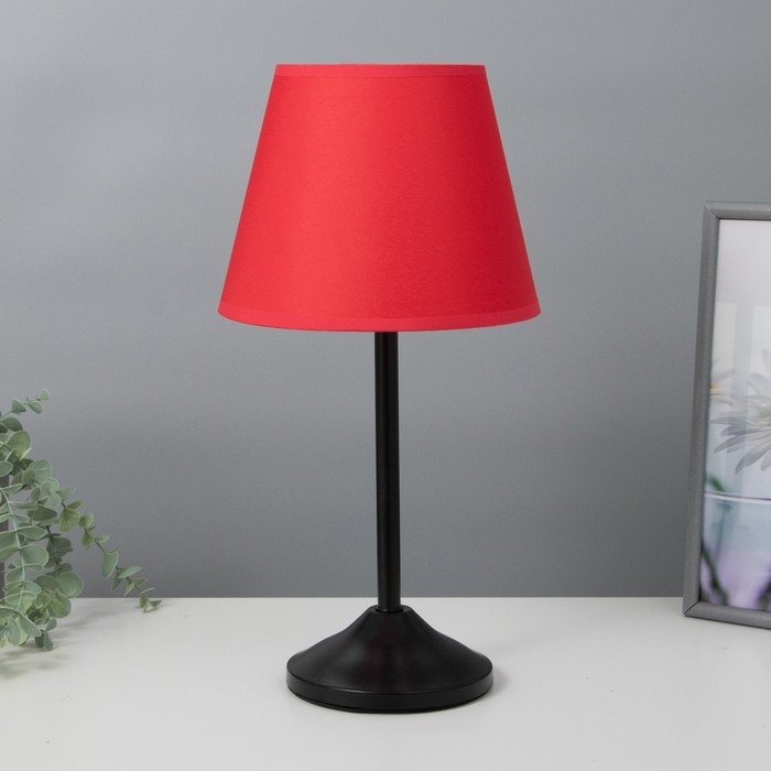 Лампа настольная Лампа настольная "Элеонора" 1х15Вт Е27 черный/красный 22х22х42см RISALUX