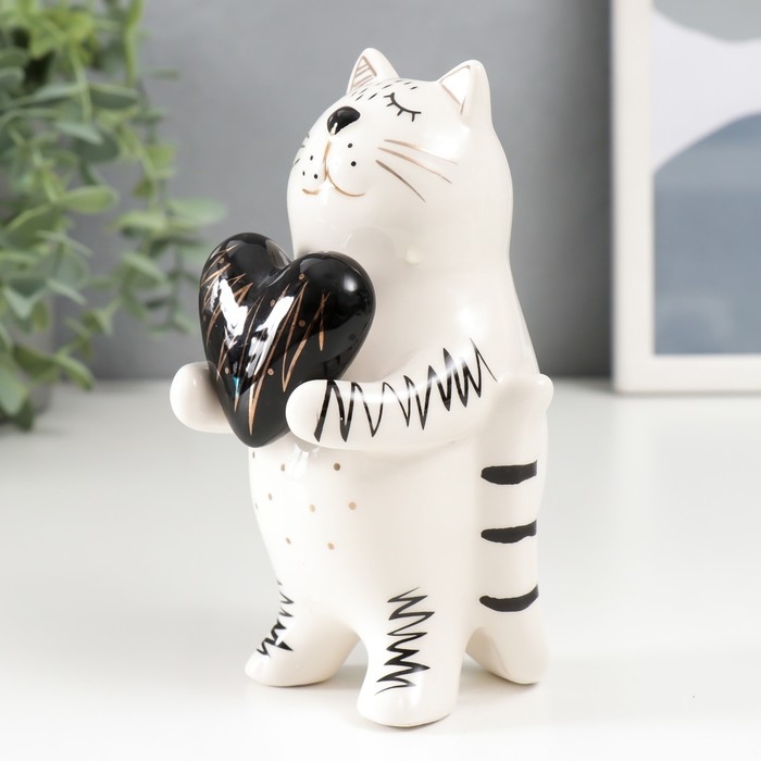 Сувенир керамика Сувенир керамика "Котик с сердечком" бело-чёрный с золотом 15х8,2х7,8 см 6436041