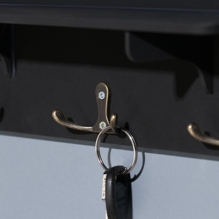 Ключница с полкой Ключница с полкой "Здесь живет счастье" чёрный цвет, 28х23х7,5 см