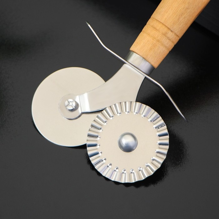 Нож для пиццы и теста двойной Доляна «Классик», 16 см, цвет бежевый Нож для пиццы и теста двойной Доляна «Классик», 16 см, цвет бежевый