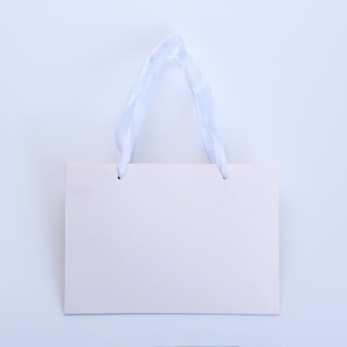 Пакет подарочный с широким дном  20 × 14 × 13,2 см, белый