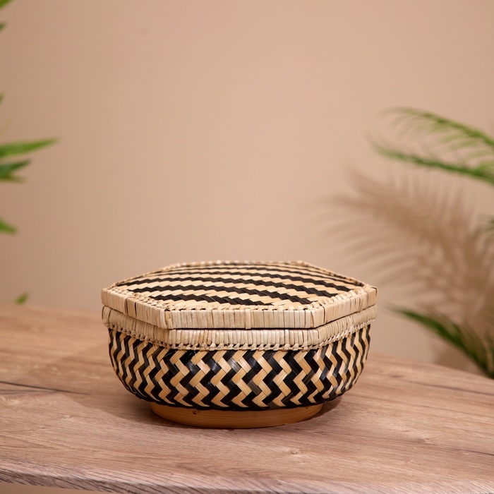 Шкатулка с крышкой плетёная, из бамбука 25х20х12 см Шкатулка с крышкой плетёная, из бамбука 25х20х12 см