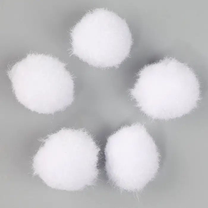 Помпоны для рукоделия «Бомбошки для творчества», набор 18 шт., размер 1 шт. — 2.5 см, белые