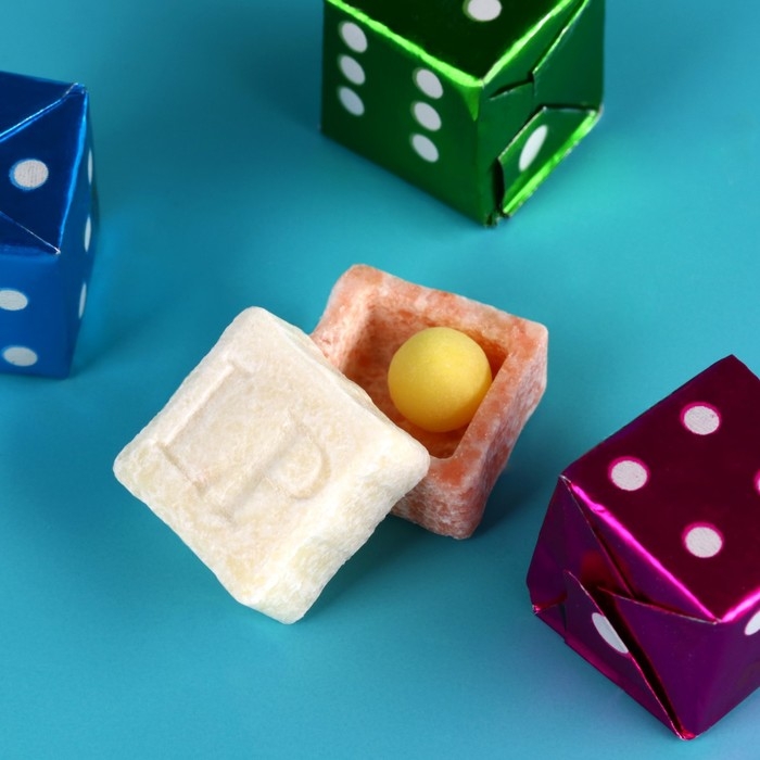 Жевательные резинки &laquo;Астролог&raquo; в форме игрального кубика, вкус: клубника, арбуз, кола, 12 г.