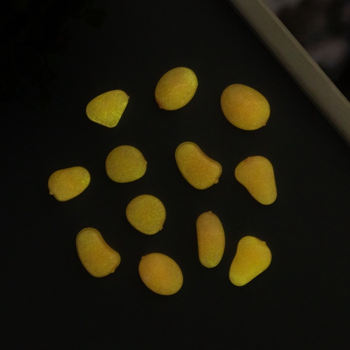 Декор для творчества пластик светится в темноте  Декор для творчества пластик светится в темноте "Розовые камешки" набор 12 шт