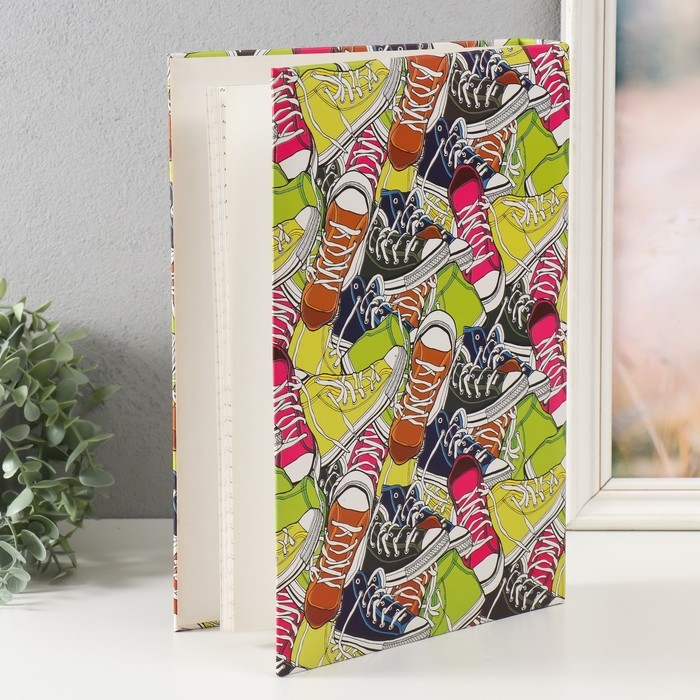 Фотоальбом на 180 фото 10х15 см Фотоальбом на 180 фото 10х15 см "Кеды" бумажные листы МИКС 32,5х4,5х22,5 см