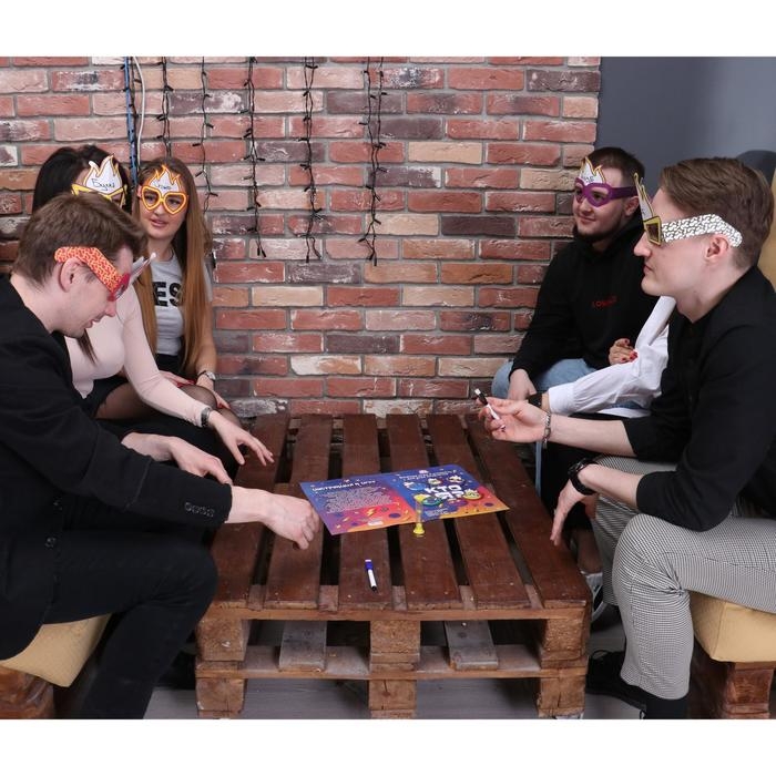 Увлекательная настольная игра  Увлекательная настольная игра "Кто Я?" 6 очков, 2 стираемых маркера, часы песочные 1 мин