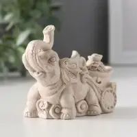 Фигура «Слоник с мешком денег», 6.5×4×8.5 см, слоновая кость