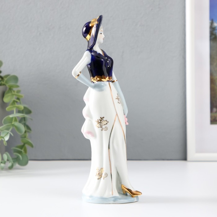 Сувенир керамика  Сувенир керамика "Мадмуазель в платье с разрезом, с цветком" кобальт 22,5х6,5х7,3 см