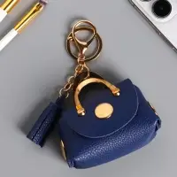 Брелок кожзам с карабином, с кистью "Саквояж" синий 7,5х4х7 см Брелок кожзам с карабином, с кистью "Саквояж" синий 7,5х4х7 см