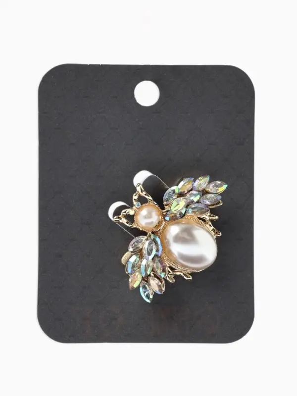 Брошь &laquo;Жук&raquo; роскошный, жемчуг, кристаллы, цвет белый радужный в золоте