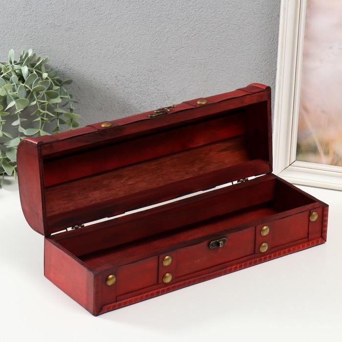 Шкатулка дерево под бутылку  Шкатулка дерево под бутылку "С заклёпками" красно-коричневая 11х34х12,8 см