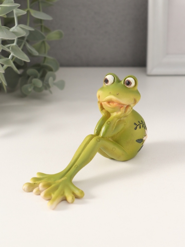 Сувенир полистоун Сувенир полистоун "Лягушонок - что же будет?" 15,5х6х7 см