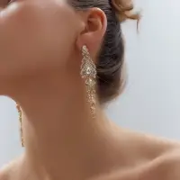Серьги висячие со стразами &laquo;Ажур&raquo; лёд, белые в золоте