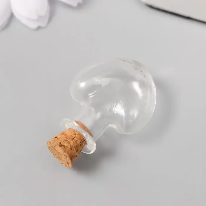 Маленькая стеклянная баночка «Бутыль: сердце с пробкой», для творчества и декора, 1×2.2×2.6 см Маленькая стеклянная баночка «Бутыль: сердце с пробкой», для творчества и декора, 1×2.2×2.6 см